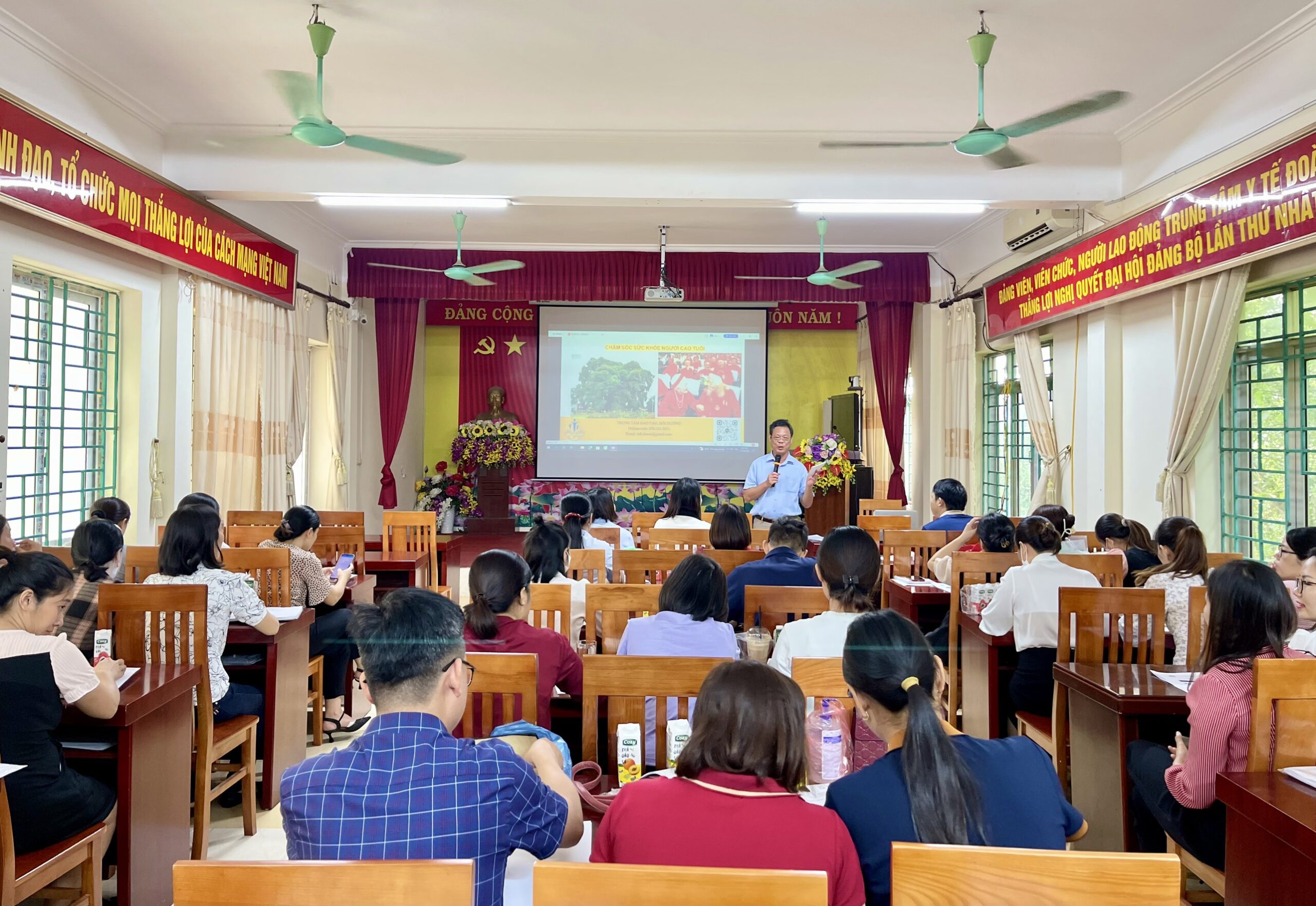 Thạch Thất: Nâng năng lực công tác dân số cho cán bộ y tế và dân số trên địa bàn